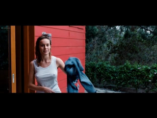 video анна кендрик anna kendrick и бри ларсон brie larson голые в фильме в поисках огня 2015 sex