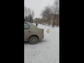 video извращенец мастурбировал перед школьницей на затулинке sex