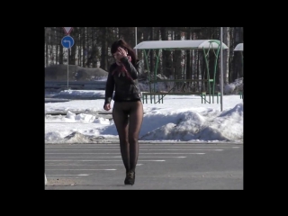video выгуливает свою даму в прозрачных лосинах колготках sex