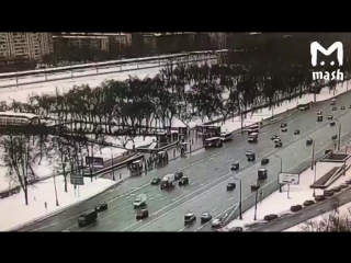 video автобус сначала долго стоит на месте после чего стартует и влетает в толпу пеше sex