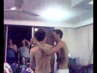 video натуралы пытаются целоваться gay chicken sex