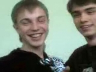 video натуралы пытаются целоваться gay chicken sex