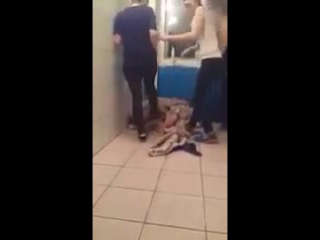 video в ульяновске студентки жестоко избили и окунули ее головой в унитаз 18 sex