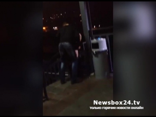 video жители владивостока занялись сексом прямо на крыльце ресторана sex