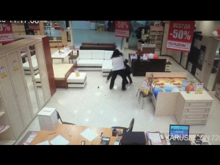 video попытка ограбления магазина обдолбанный нарик вор неудачник и продавщица терминатор sex