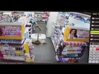 video 19 летний палестинец с ножом устроил молодые резню в супермаркете шуферсаль в я sex