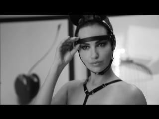 video красивая фотомодель топлесс sex