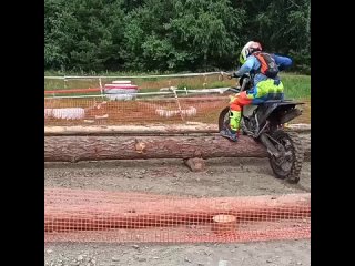 video 按摩棒插入扭动一会工夫就出水白色粘液粘到了棒棒 vid 150280329 064225 330 mp4 sex