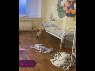 video в челябинской области двухлетнюю девочку из дома малютки заперли в палате взрослых к ней не пускают а медсестры sex