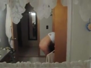 video снял через окно голую соседку в ванной sex
