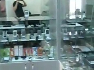 video девчонка отсосала на работе в салоне сотовой связи русское порно sex