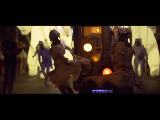 video французский уличный театр remue menage sex