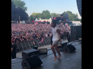 video 6ix9ine на концерте во франции исполнил трек take a step back nr sex