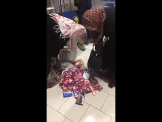 video азиатские любительницы сладкого в германском супермаркете sex