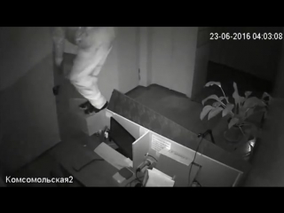 video особое мнение грабитель разгромивший офис ради сейфа с 3 тысячами рублей sex