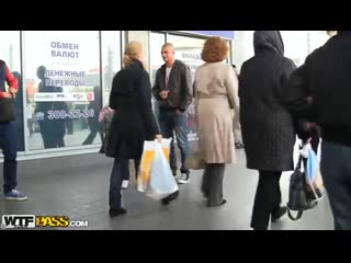 video русские кобели загипнотизировали деньгами симпотяжку и отодрали в падике sex