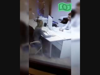 video в казани ради получения кредита девушка разделась в банке sex