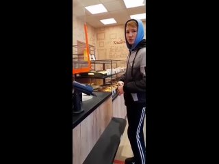 video скрытая съёмка школьник получает за пятёрки сосиску в тесте sex