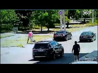 video отчаянный велосипедист дал отпор мощному владельцу lexus sex