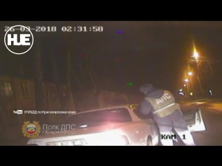 video в красноярске полицейские остановили пьяную женщину за рулём авто sex