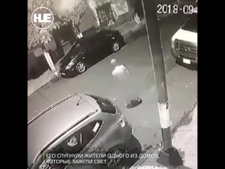 video голый извращенец из мексики преследовал студентку и попал на камеры видеонаблюдения sex