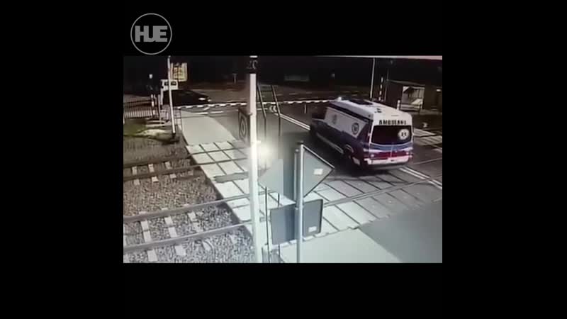 video в польше поезд врезался в машину скорой помощи sex