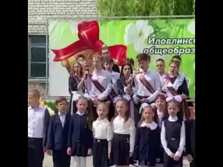 video на последнем звонке школьник попытался перерезать горло однокласснице sex