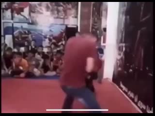 video некий тренер из египта устроил жёсткий спарринг с ребёнком sex