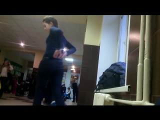 video ээ попа скромной школьницы попка школа школьница подсмотрел подсмотрено подглядел эротика школа sex