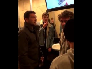 video игрок в американский футбол чуть не лишился глаза в драке в баре противник оказался бойцом мма sex