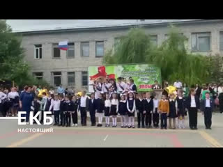 video школьник во время линейки на последнем звонке пытался перерезать горло своей однокласснице sex
