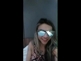 video fernandinhafernandez не надела трусики под юбку и светит киской в перископе periscope sex