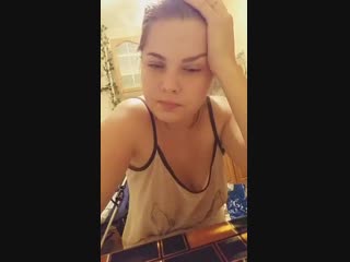video голубоглазая оголяет сисечки повинуясь коментариям в перископе periscope p1 sex