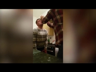 video шотландец решил с помощью дыни проверить свою голову на прочность sex