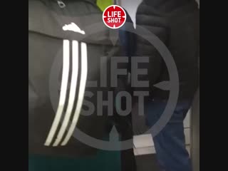 video в питере несколько парней набрали в супермаркете алкоголя сложили в рюкзаки и направились к выходу не заплатив sex