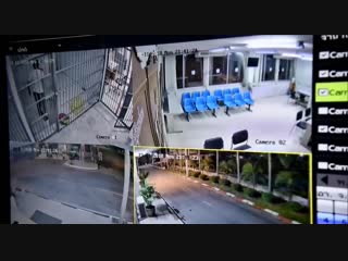 video в бангкоке подозреваемый закрыл полицейского за решеткой и сбежал из полиции sex
