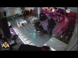 video бухой в ноль мужчина попытался взять под контроль ресторан на северо западе столицы не вышло sex
