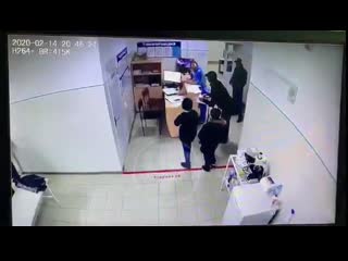 video я тебе не сынок иди нахер в больнице кчр пациент на костылях избил врача sex