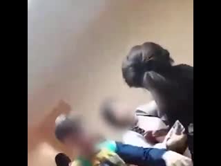 video во владивостоке школьница избила одноклассницу попросив подругу снять видео sex