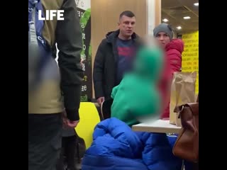 video молодые довели мужика в макдональдсе sex