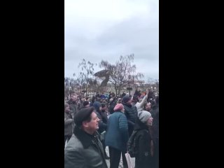 video появилось видео из захваченного рф бердянска жители которого вышли в центр города и требуют чтобы российские sex