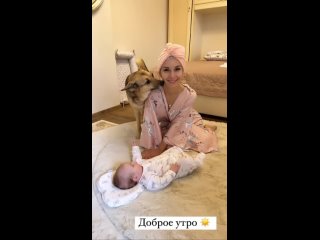 video сладкая булочка орлова уложила дочку на пол и принялась нацеловывать в пухлую щеку sex
