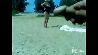 video эксгибиционист дрочит член на пляже sex