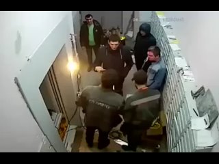 video в сети появилось видео драки в подмосковной балашихе где как утверждается жильцы стреляли в лифтёров sex
