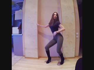 video танец от хорошенькой девчули не школьница но выглядит очень молоденькой юная тянка sex