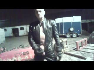 video гейхран кожаный байкер дрочит большой член и ссыт гей порно пиво моча золотой дождь хуй мастурбирует онанист sex