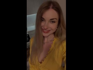 video похотливая сучка аринян трясет прелестями твои блогерши sex