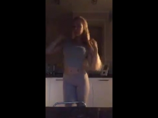 video девочка светит прелестями в перископе sex