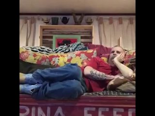 video любитель поспать на диване sex
