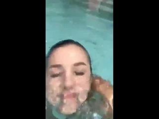 video выпали сиськи в бассейне грудь tits drop busty big boobs грудастая шлюха sex